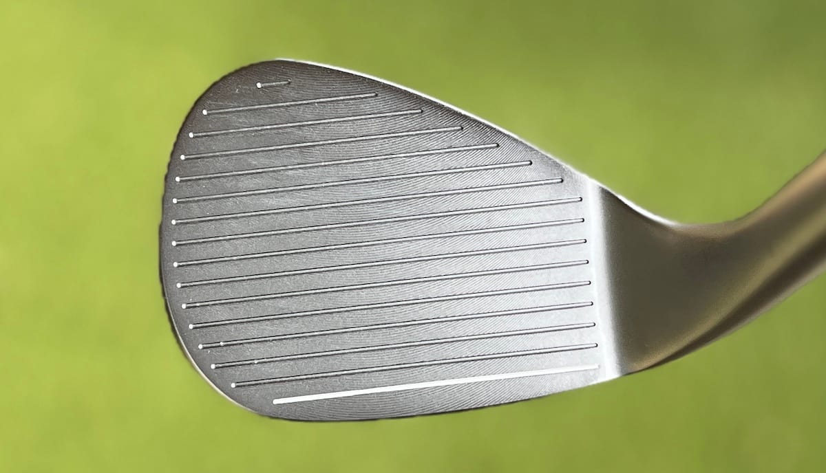 Clubface of the Takomo Skyforger 002 wedge at address