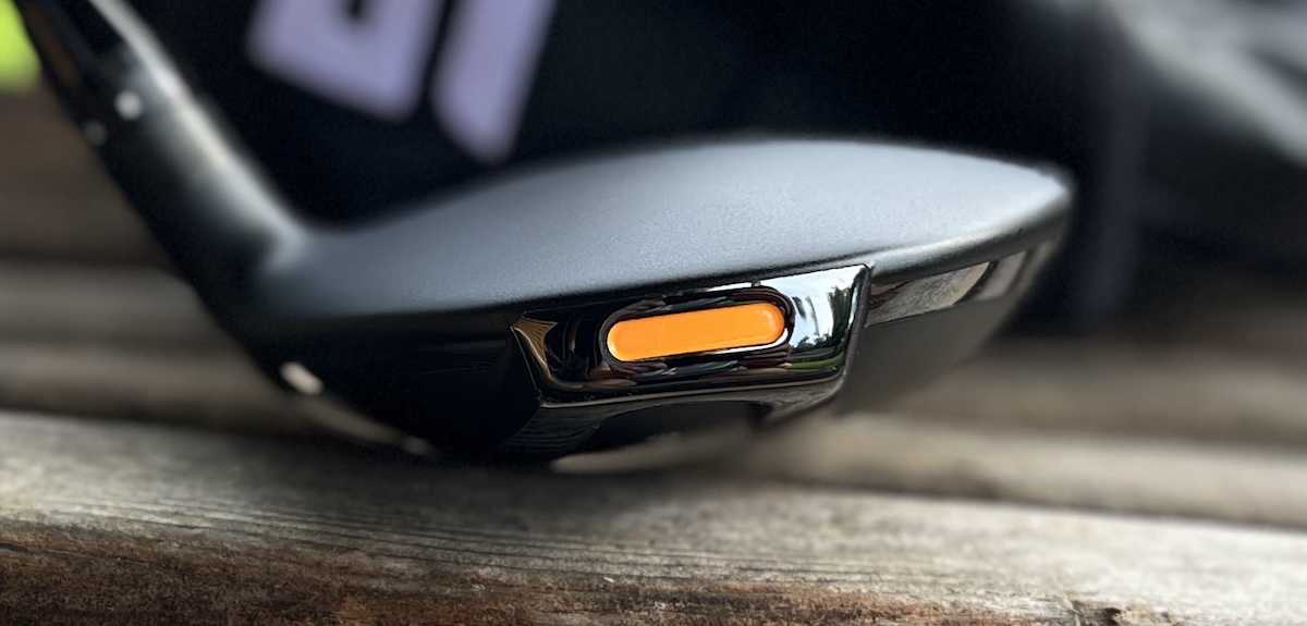 Close-up of the fluorescent orange weight at the rear of the Takomo Ignis D2 sole