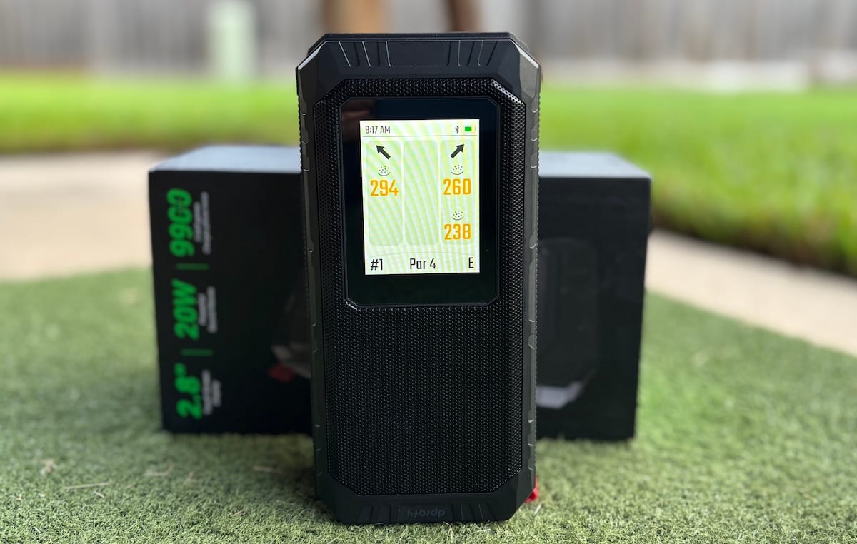 Dprofy V3 Pro GPS screen showing distances to hazards